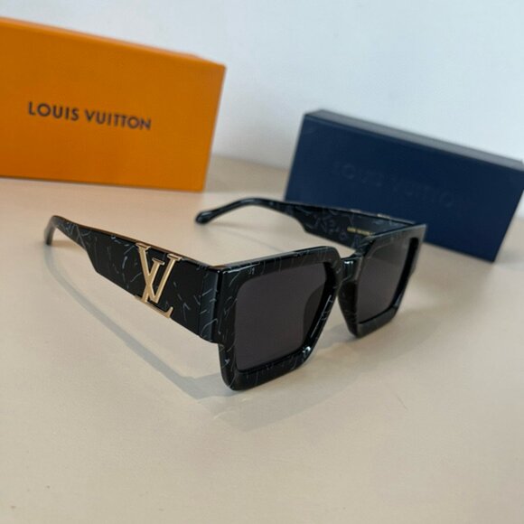 Louis Vuitton Black Square Sunglasses main image 6